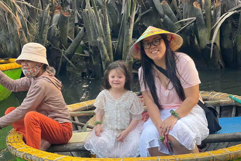 Hoi An: Basket Boat, Lantern Making Class & Hoai River Ride