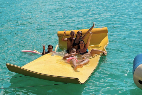 Búzios: Schooner Tour of 12 Beaches and 3 Islands with Stops for Swimming Búzios: Schooner Tour of 12 Beaches and 3 Islands with Swim Stops