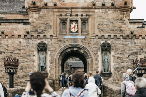 Edinburgh: Royal Mile and Edinburgh Castle Small Group Tour Small Group Tour (15 person max.)