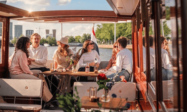 Amsterdam: Luxury Canal Cruise Unlimited Cocktails &amp; Snacks