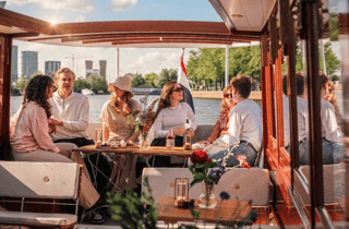 Amsterdam: Luxus-Bootsfahrt im Salonboot inkl. Cocktails & Snack