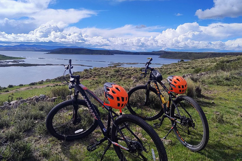 Puno: Sillustani Tombs, Bike Tour - History and Nature