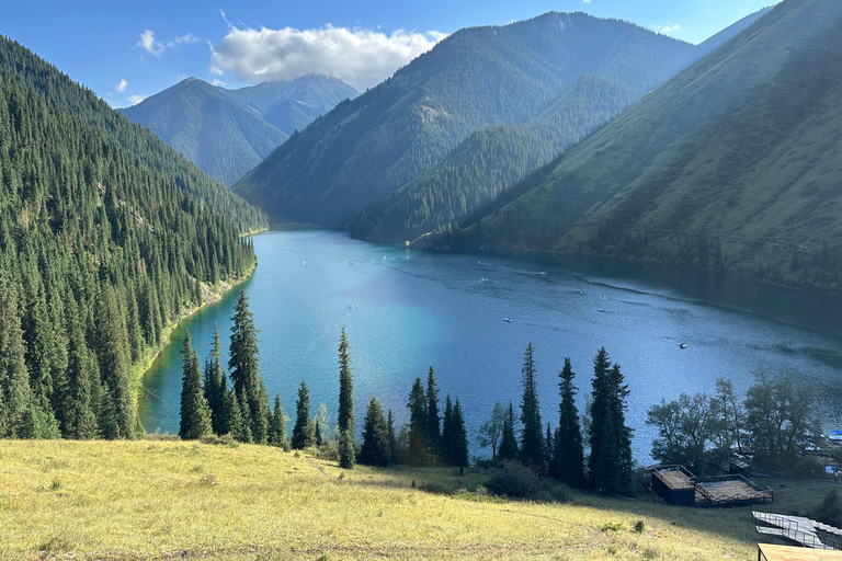 Almaty : Excursion de 2 jours aux lacs Kolsai-Kaindy et au canyon de CharynVisite nocturne de 2 jours avec départ en soirée et séjour de 2 nuits