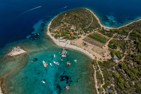 Split o Trogir: excursión de un día en lancha rápida a la cueva Azul, Vis y HvarTour en grupo desde Trogir