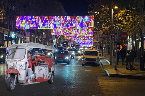 Madrid: Kerstverlichting avondtour met elektrische Tuk TukMadrid: Kerstverlichting avondtour in een elektrische Tuk Tuk