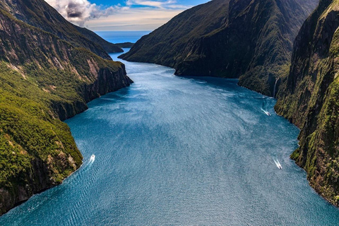 Milford Sound Explorer Hubschrauberflug