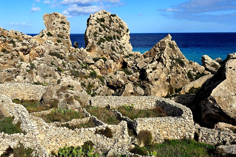 Gozo dévoilé : Randonnée guidée avec escalade de blocsGozo dévoilé : Randonnée guidée avec escalade de bloc