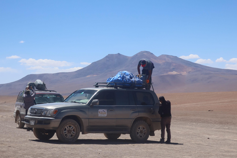 Oneway to the Uyuni Salt Flat and the Colored Lagoons