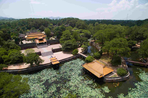 Hue : Visite d&#039;une demi-journée en voiture et en bateau-dragon