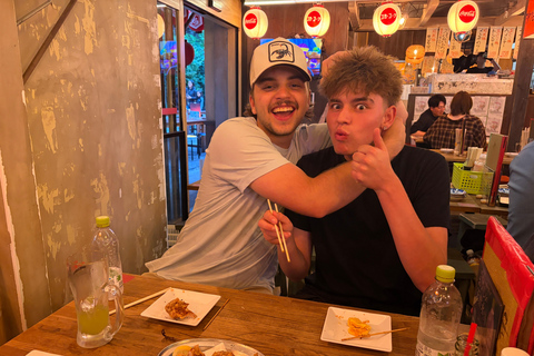 Tokyo: Shibuya Yokocho Food Tour with Drinks and Guide