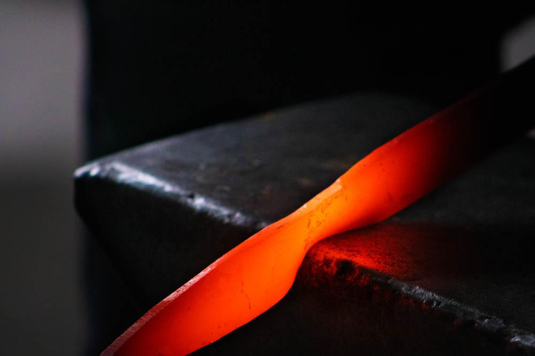 Toulouse: Forge your own kitchen knife