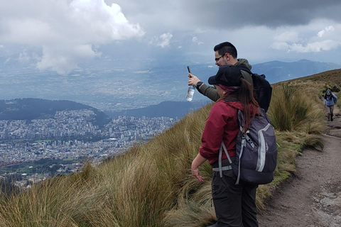Quito: Pichincha Volcano Cable Car and Hiking Tour Rucu Pichincha Summit