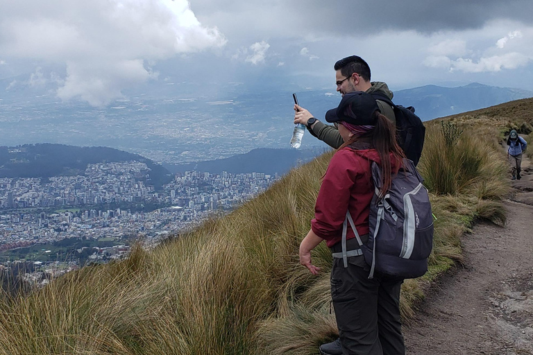 Quito: Pichincha Volcano Cable Car and Hiking Tour Rucu Pichincha Summit
