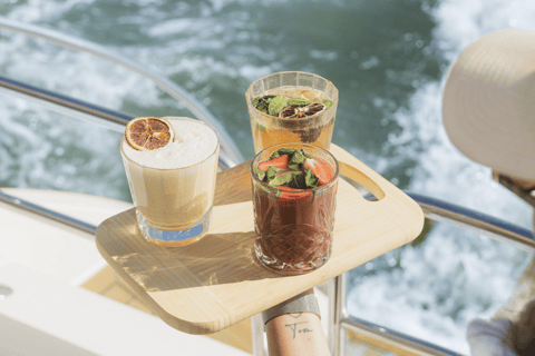 Grau-du-Roi Catamaran: Sea Swim & Relaxation Grau du Roi Catamaran: Swimming in the sea & relaxing