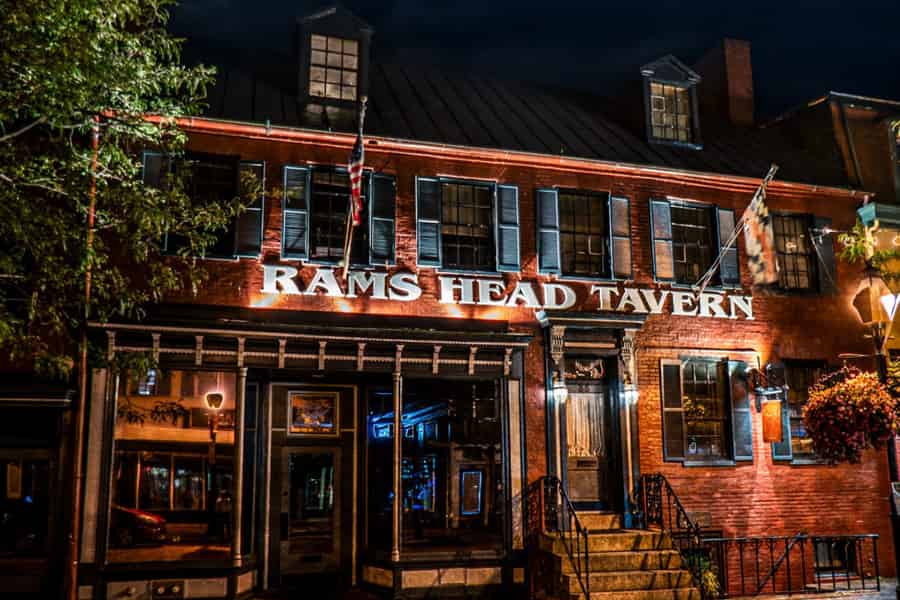 Annapolis: Crabtown Boos and Booze Haunted Pub Crawl. Foto: GetYourGuide