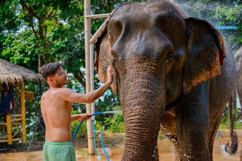 Phuket: HAPPY HOUR! Doccia a pioggia e alimentazione con vista sul mare