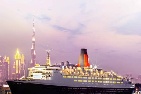 Dubai: Queen Elizabeth 2 Heritage Tour with Entry Ticket