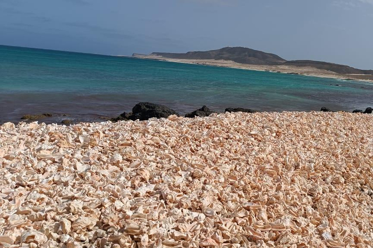 Boavista - wycieczka wschodnia - latarnia morska, plaża Mucheln, kolorowe wioski, farma kózPrywatna wschodnia wycieczka po Boavista