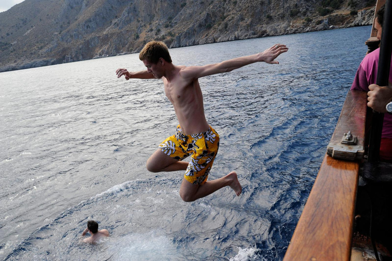 Rethymno: Pirate Caves & Camarola Arch Boat Cruise