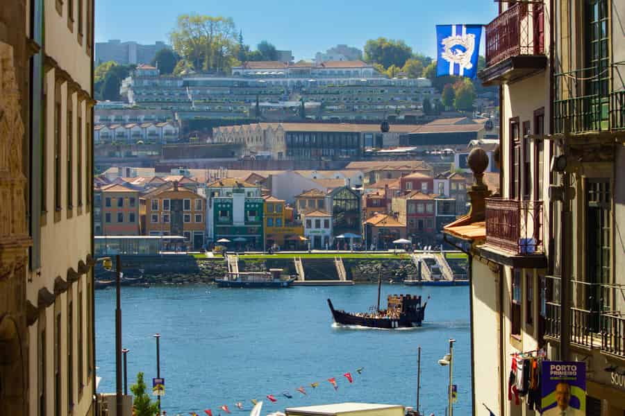 Porto: Piratenschiff-Kreuzfahrt auf dem Fluss Douro. Foto: GetYourGuide Porto: Piratenschiff-Kreuzfahrt auf dem Fluss Douro. Foto: GetYourGuide