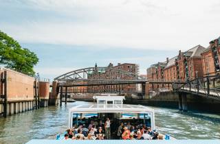 Hamburg: 2-stündige XXL Bootstour durch den Hamburger Hafen