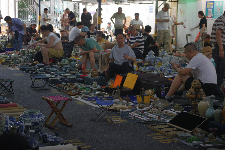 Hangzhou Ghost Market Adventure: Antique Hunt & Bargain