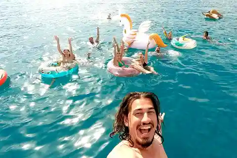Athens: 3 Islands Cruise with Swimming. DJ, Lunch & Drinks