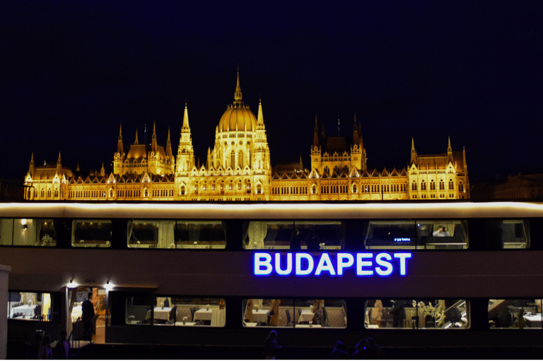 Budapest: Unlimited Prosecco Sightseeing Cruise Unlimited Prosecco and Aperitivo Spritz Crusie