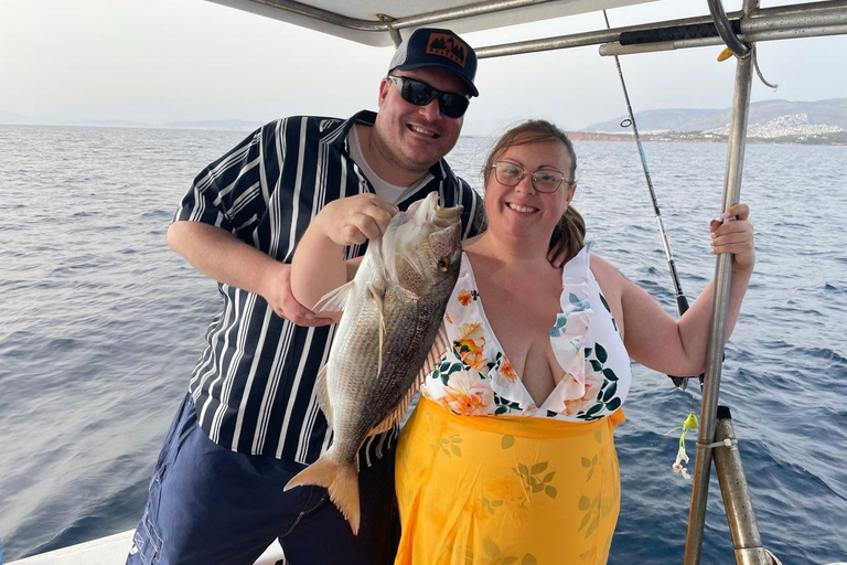 Atenas: Experiencia de pesca en barco con comida marinera