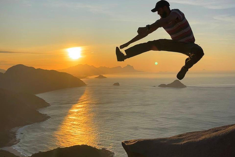 Rio de Janeiro: Tour a piedi di Pedra do Telégrafo con spiaggeAlba: Tour escursionistico di Pedra do Telégrafo con le spiagge