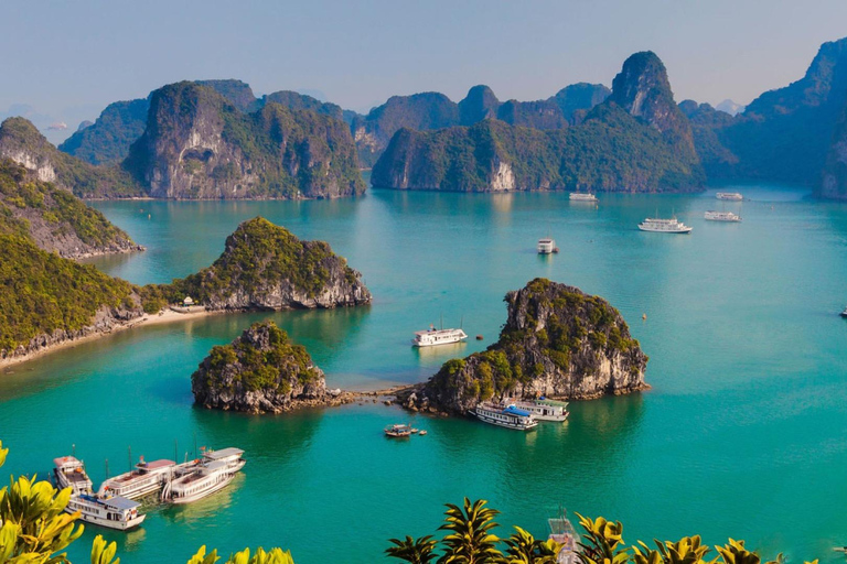 Ha Long 1 dia em grupo pequeno e caiaquePartida de dia inteiro da Baía de Ha Long saindo de Ha Noi