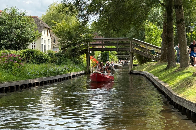 From Amsterdam: Giethoorn Small Group Tour with Boat Ride