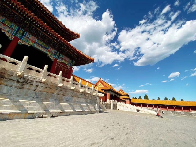 Visit Forbidden City and Jingshan Park Walking Tour in Beijing