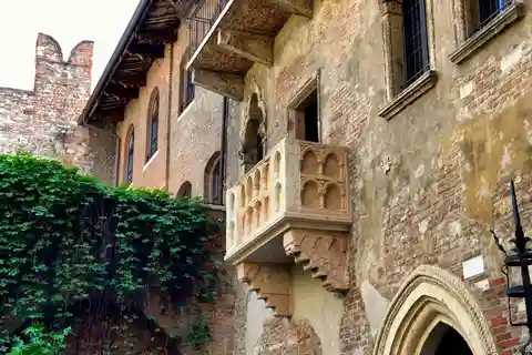 Verona Private Walking Tour: Romance, History & Hidden Gems