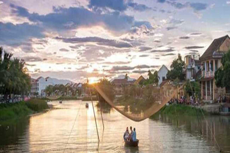 Hoi An: Tour di pesca al barbecue al tramonto con la gente del posto in barca