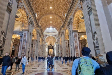 Roma: Tour della Basilica di San Pietro, delle Tombe Papali e della Scalata della CupolaTour di gruppo in inglese