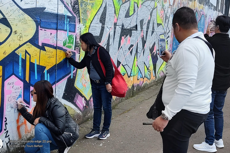 Belfast: Famous Black Taxi Guided Tour with Irish Coffee