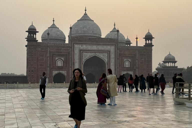 Von Delhi aus :- Ein Tagesausflug nach Agra mit dem PrivatwagenPrivatwagen + Eintritt zu den Sehenswürdigkeiten + Reiseführer + Mittagessen