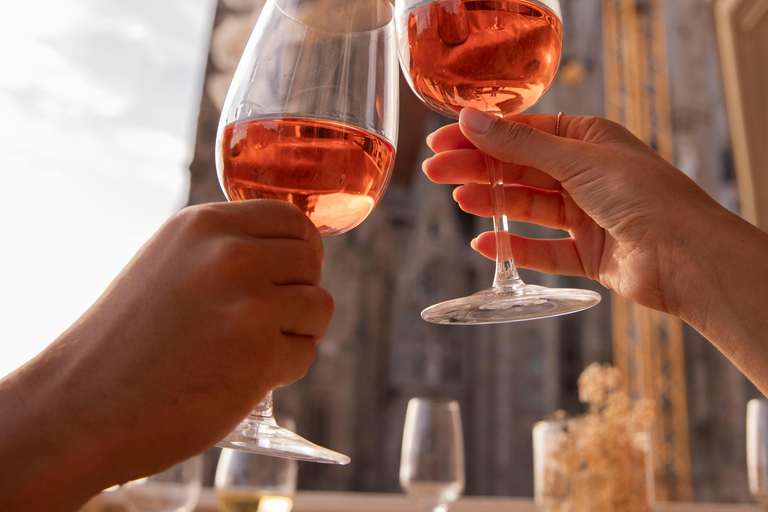 Prywatna degustacja wina z widokiem na Sagrada Familia i posiłkiem tapas