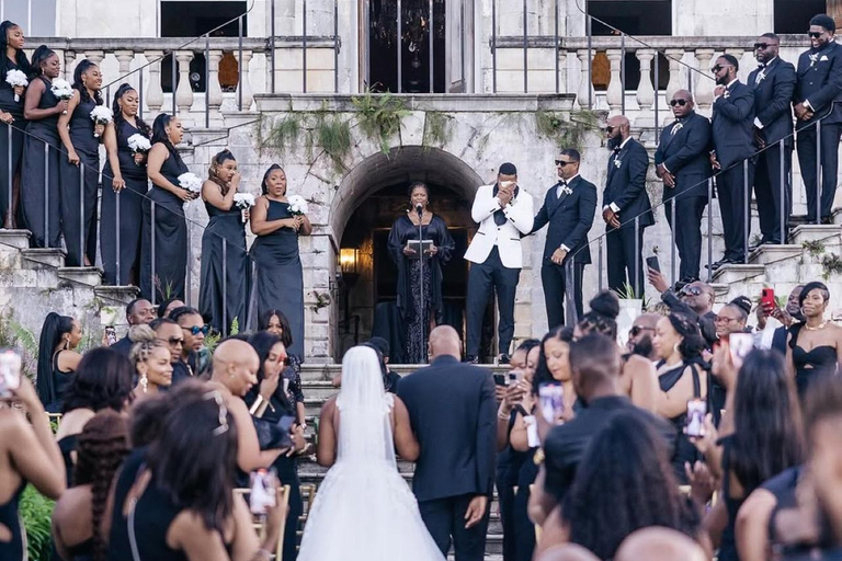 Cattura il matrimonio dei tuoi sogni con il fotografo di punta Vaughn.Cattura il tuo matrimonio da sogno con il fotografo top Vaughn