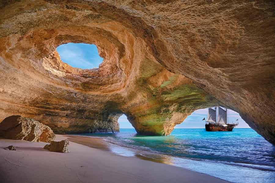 Von Lissabon aus: Algarve, Benagil-Höhle & Lagos – eine Tagestour. Foto: GetYourGuide