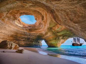 Desde Lisboa: Algarve, Cueva Marina de Benagil y Lagos Tour de día completo