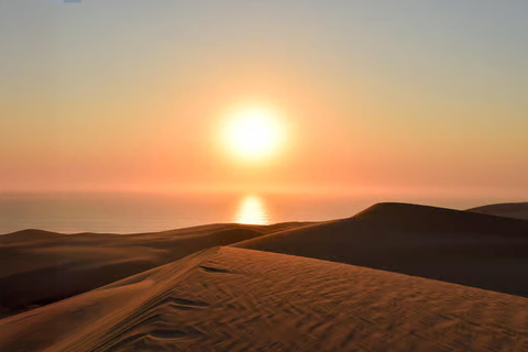 Walvis Bay: Private Sandwich Harbour 4x4 Sunset Tour