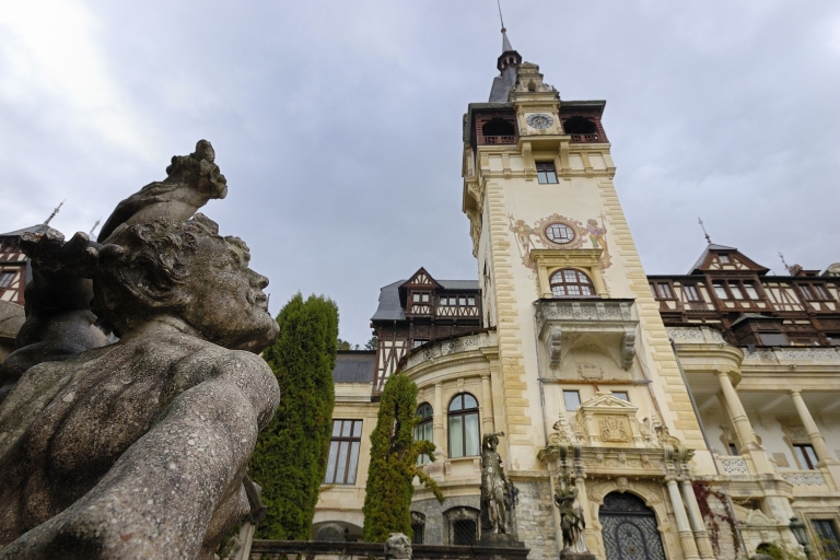 De Bucarest : journée au château de Dracula et à BrasovBucarest : châteaux Dracula et Peles, vieille ville Brasov