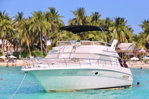 Exclusief privéjacht uit Cancun vaart door het Caribisch gebiedExclusieve Cancun privéjacht 4 uur durende tour