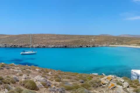 Rhenia: Yacht Cruise and Delos Guided Tour with Transfers