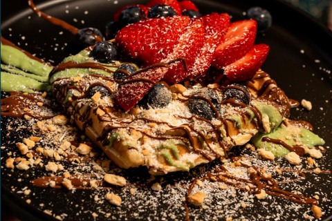 Bucharest: Naughty Waffle Workshop with Drink and Souvenir
