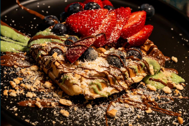 Bucharest: Naughty Waffle Workshop with Drink and Souvenir
