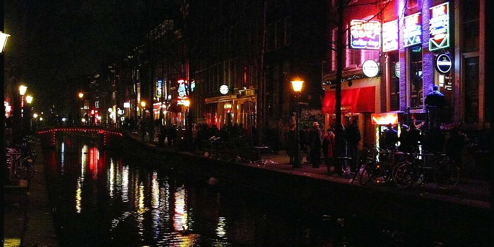 Amsterdam: tour del quartiere a luci rosse e dei coffeeshop | GetYourGuide