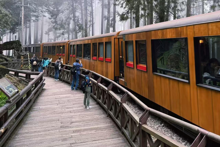 Two-day tour of Alishan Cloud Forest and Tainan Old Town Depart from Kaohsiung or Tainan.{eight-seater car}